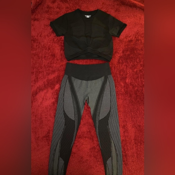 BRAND NEW Hip Hugging Leggings - Picture 4 of 4